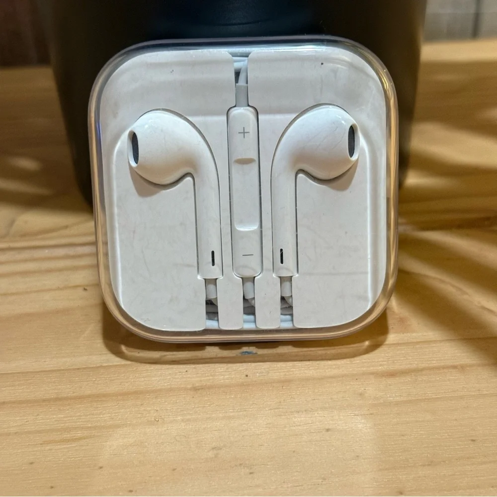 Apple premium earbuds
